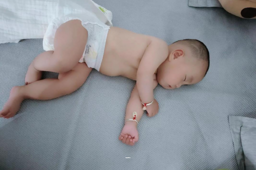 清镇宝宝胳膊上起红疙瘩